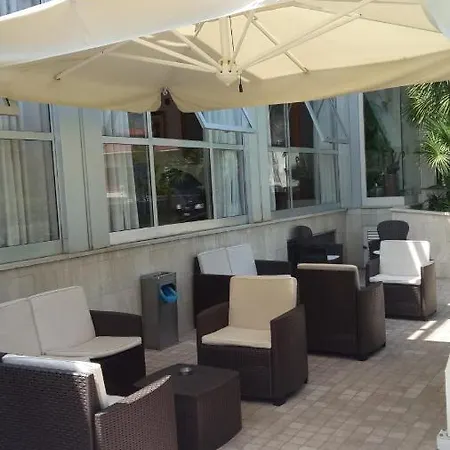 Joli Hotel